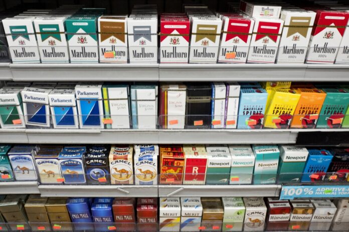 Piden comerciantes que siga exhibición de cigarros; generan 25% de las ventas 