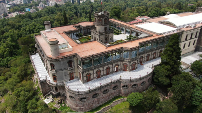 Cuáles son los murales emblemáticos que resguarda el Castillo de Chapultepec