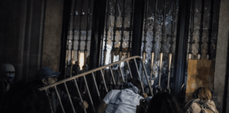 Detiene a nueve hombres por daños tras Marcha del 8M; atacaron inmueble del Gobierno de la Ciudad de México